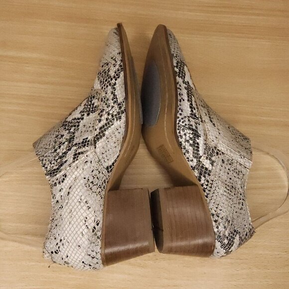 Journee Collection Snake Print Ankle Boots 7 - Picture 4 of 7